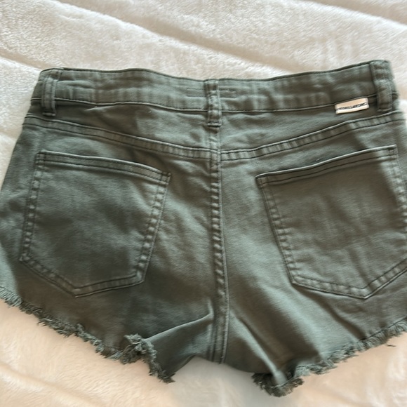 Billabong khakis green cutoff shorts - Picture 2 of 4